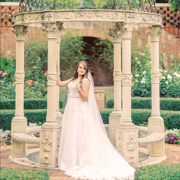 Meet your Posher, Allie - Picture 1 of 9